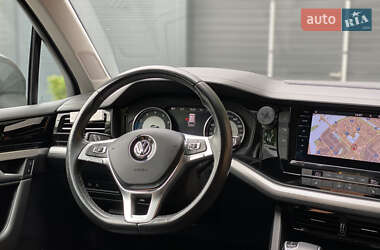 Позашляховик / Кросовер Volkswagen Touareg 2019 в 