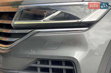 Позашляховик / Кросовер Volkswagen Touareg 2019 в 