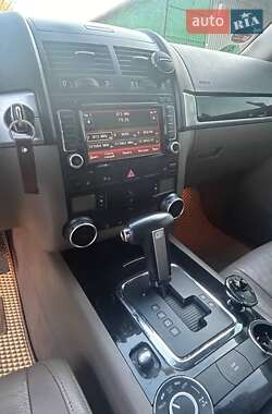 Внедорожник / Кроссовер Volkswagen Touareg 2008 в 