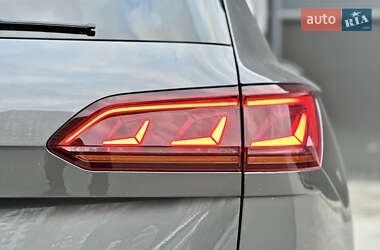 Позашляховик / Кросовер Volkswagen Touareg 2021 в 