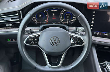 Позашляховик / Кросовер Volkswagen Touareg 2021 в 