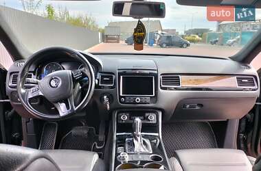 Внедорожник / Кроссовер Volkswagen Touareg 2011 в 