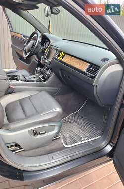 Внедорожник / Кроссовер Volkswagen Touareg 2011 в 