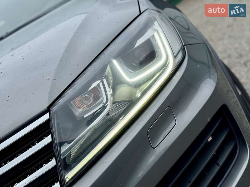 Внедорожник / Кроссовер Volkswagen Touareg 2016 в Сумах