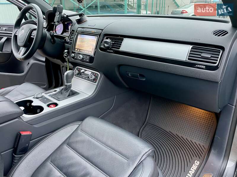 Внедорожник / Кроссовер Volkswagen Touareg 2016 в Сумах