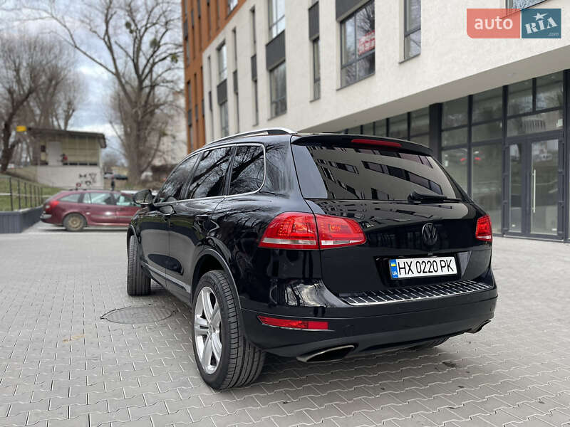 Позашляховик / Кросовер Volkswagen Touareg 2014 в Хмельницькому