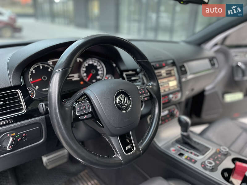 Позашляховик / Кросовер Volkswagen Touareg 2014 в Хмельницькому