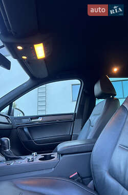 Позашляховик / Кросовер Volkswagen Touareg 2013 в 