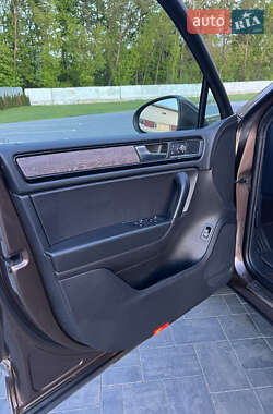 Позашляховик / Кросовер Volkswagen Touareg 2013 в 