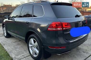 Внедорожник / Кроссовер Volkswagen Touareg 2011 в 