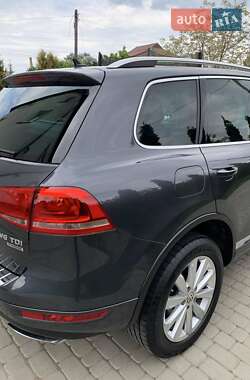 Позашляховик / Кросовер Volkswagen Touareg 2011 в 