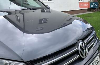 Позашляховик / Кросовер Volkswagen Touareg 2011 в 