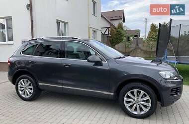 Позашляховик / Кросовер Volkswagen Touareg 2011 в 