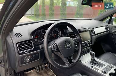 Позашляховик / Кросовер Volkswagen Touareg 2011 в 