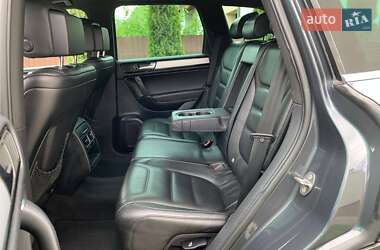 Позашляховик / Кросовер Volkswagen Touareg 2011 в 