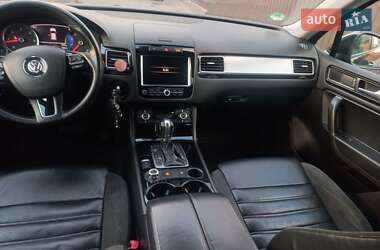 Внедорожник / Кроссовер Volkswagen Touareg 2011 в 