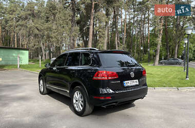 Позашляховик / Кросовер Volkswagen Touareg 2012 в 
