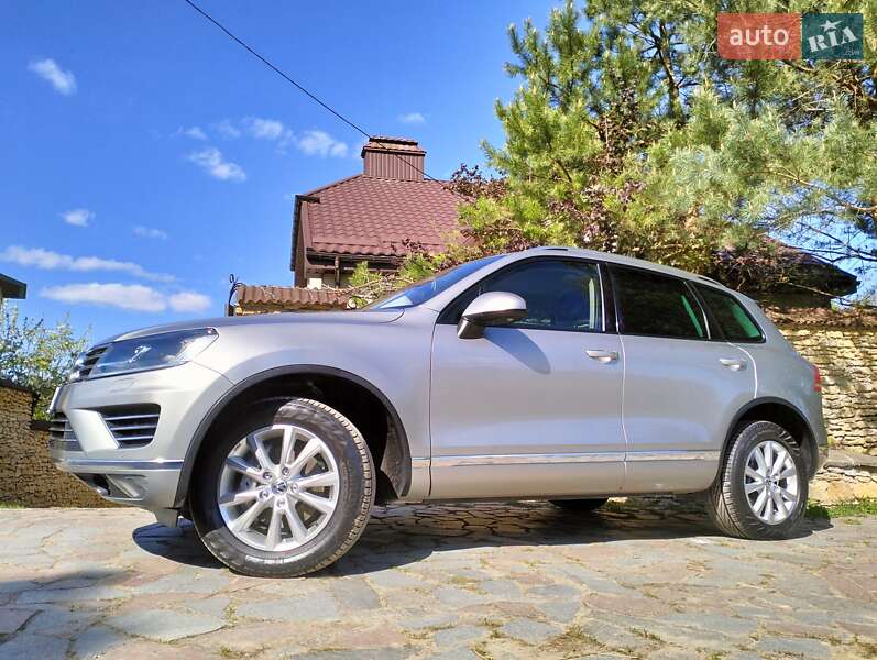Внедорожник / Кроссовер Volkswagen Touareg 2017 в 