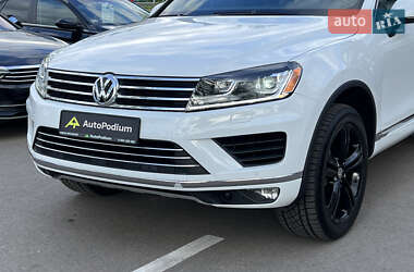 Позашляховик / Кросовер Volkswagen Touareg 2017 в 