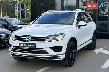Позашляховик / Кросовер Volkswagen Touareg 2017 в 