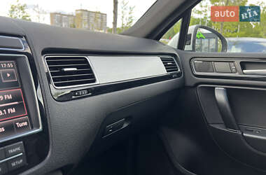 Позашляховик / Кросовер Volkswagen Touareg 2017 в 