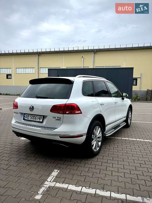 Внедорожник / Кроссовер Volkswagen Touareg 2015 в Киеве
