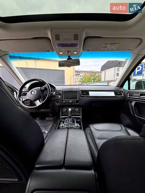Внедорожник / Кроссовер Volkswagen Touareg 2015 в Киеве