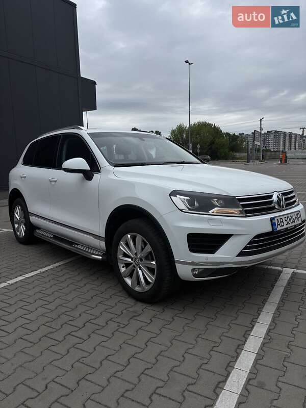 Внедорожник / Кроссовер Volkswagen Touareg 2015 в Киеве