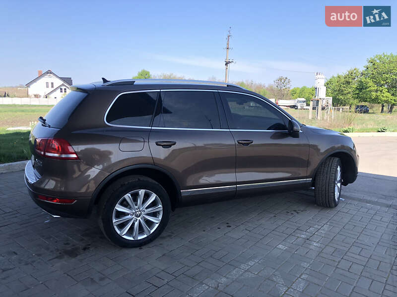 Внедорожник / Кроссовер Volkswagen Touareg 2013 в Варве