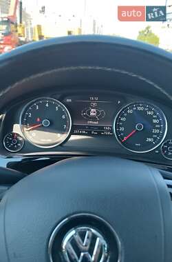 Позашляховик / Кросовер Volkswagen Touareg 2016 в 