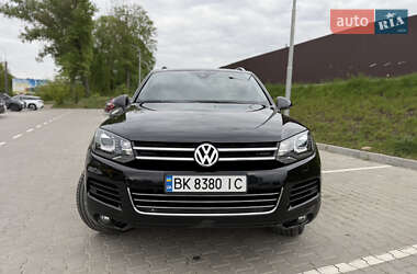 Внедорожник / Кроссовер Volkswagen Touareg 2011 в 