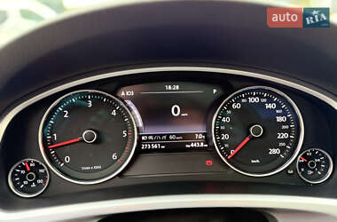 Внедорожник / Кроссовер Volkswagen Touareg 2011 в 