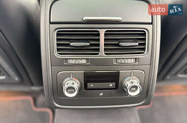 Внедорожник / Кроссовер Volkswagen Touareg 2011 в 