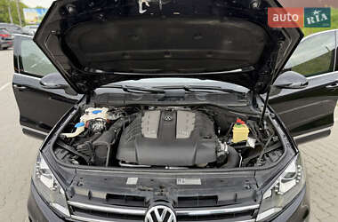 Внедорожник / Кроссовер Volkswagen Touareg 2011 в 