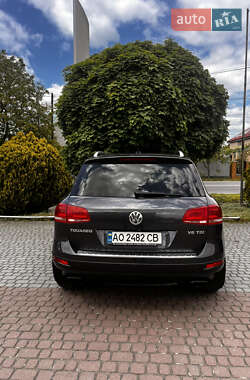 Позашляховик / Кросовер Volkswagen Touareg 2013 в 