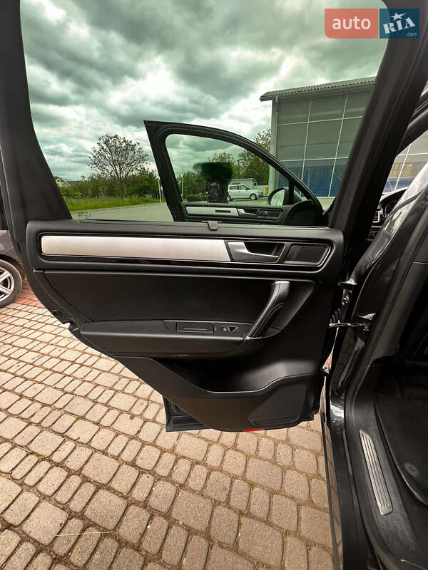 Позашляховик / Кросовер Volkswagen Touareg 2013 в Ужгороді