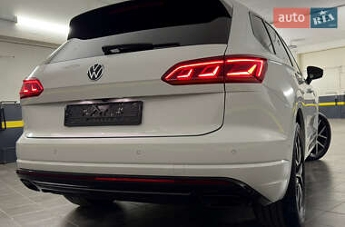 Внедорожник / Кроссовер Volkswagen Touareg 2021 в 