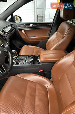 Внедорожник / Кроссовер Volkswagen Touareg 2013 в 