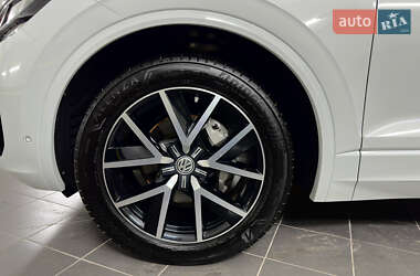 Внедорожник / Кроссовер Volkswagen Touareg 2021 в 