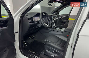 Внедорожник / Кроссовер Volkswagen Touareg 2021 в 