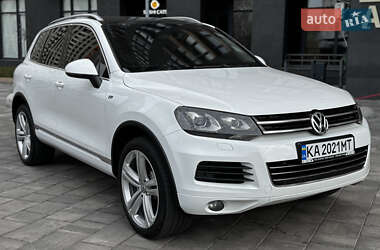 Внедорожник / Кроссовер Volkswagen Touareg 2012 в Киеве