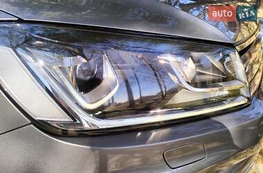 Внедорожник / Кроссовер Volkswagen Touareg 2017 в 