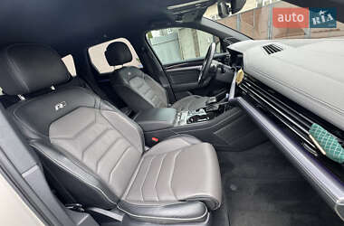 Позашляховик / Кросовер Volkswagen Touareg 2020 в 