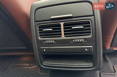 Внедорожник / Кроссовер Volkswagen Touareg 2015 в 
