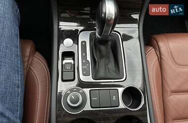 Внедорожник / Кроссовер Volkswagen Touareg 2015 в 