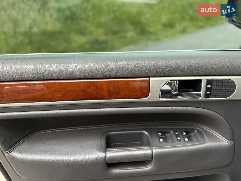 Внедорожник / Кроссовер Volkswagen Touareg 2006 в Киеве