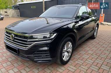 Позашляховик / Кросовер Volkswagen Touareg 2019 в Києві