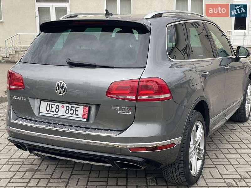 Позашляховик / Кросовер Volkswagen Touareg 2016 в Чернівцях
