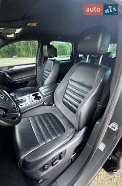 Позашляховик / Кросовер Volkswagen Touareg 2014 в 