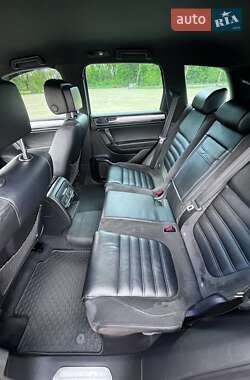 Позашляховик / Кросовер Volkswagen Touareg 2014 в 
